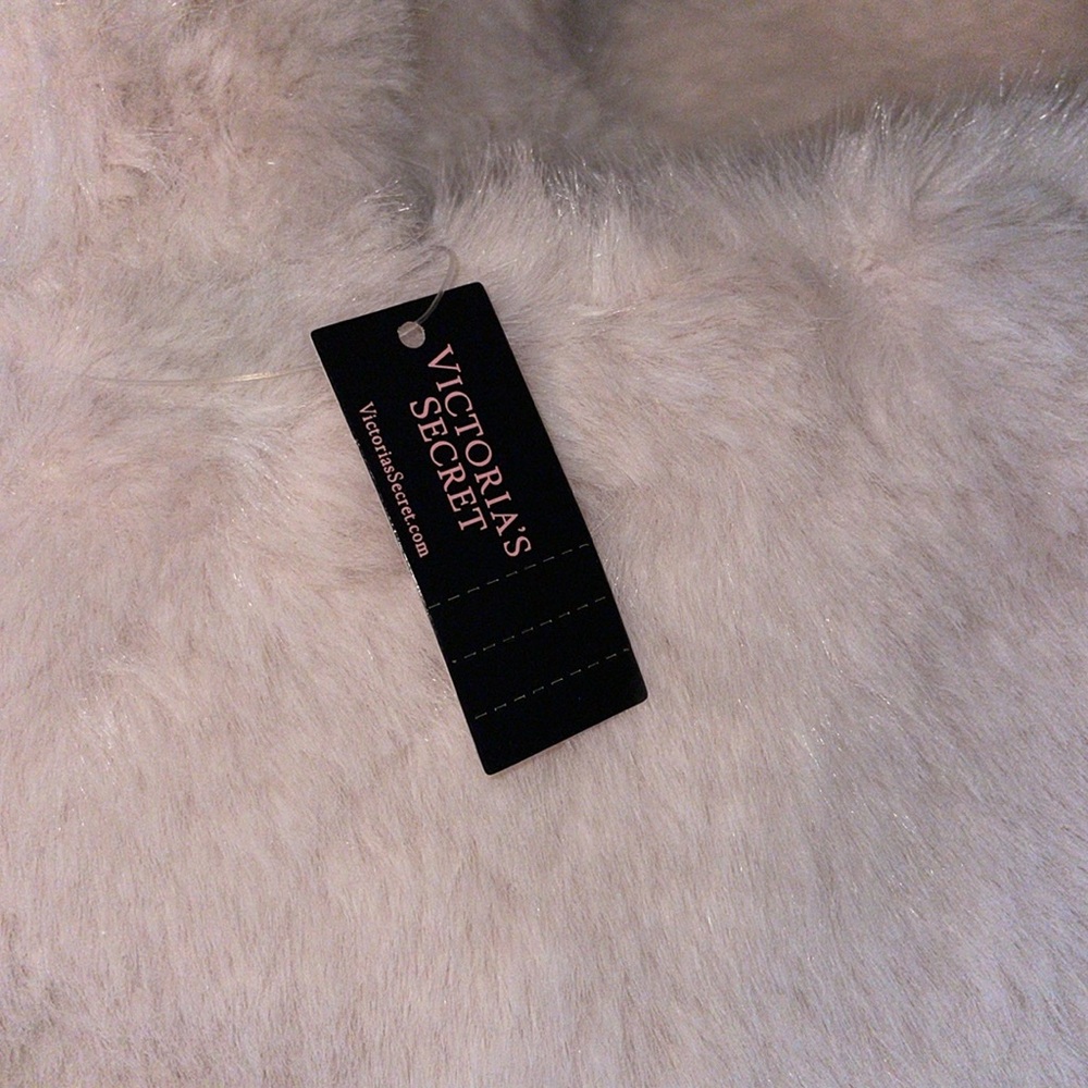 NWT Victoria’s Secret White Faux Fur Tote Bag. - Picture 9 of 9